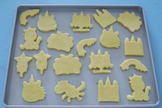 印好所有的饼干形状。