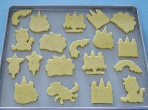 印好所有的饼干形状。