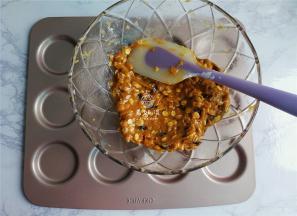 最终效果如图所示，放入冰箱冷藏半小时，方便操作。