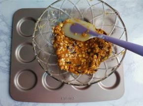 最终效果如图所示，放入冰箱冷藏半小时，方便操作。