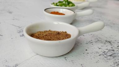 椒盐根据自己的口味来放。