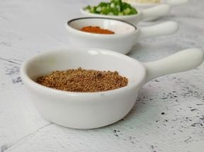 椒盐根据自己的口味来放。