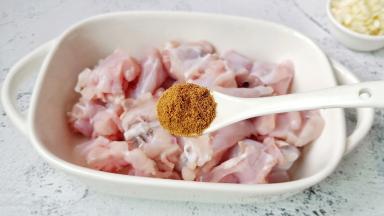 牛蛙加一点点十三香。