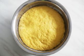 盖上保鲜膜发酵至两倍大。