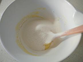 筛入低粉切拌混合。