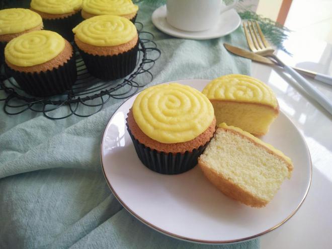 卡仕达酱杯子蛋糕