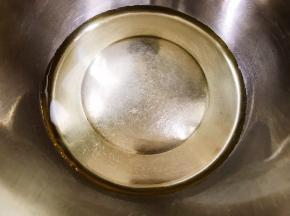 盆里加入玉米油