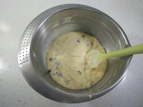 稍微翻拌几下，装入裱花袋。