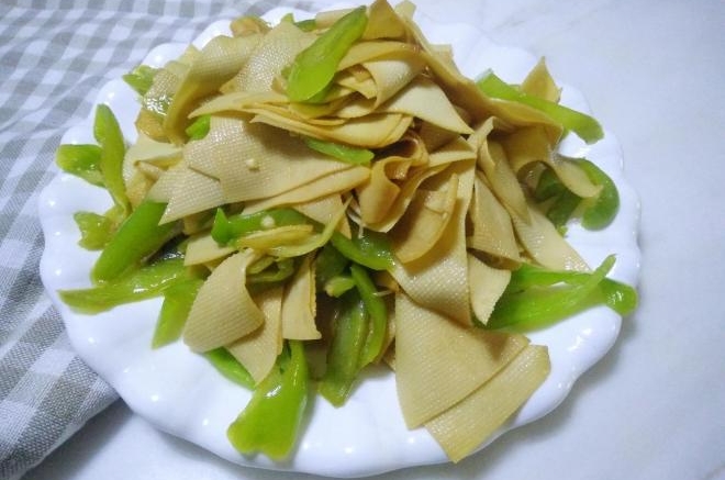 尖椒炒豆皮