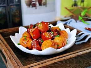 盛出装盘，撒上熟白芝麻，葱花，