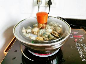 盖上锅盖焖到花甲都开了。