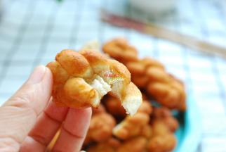 我做的麻花不加泡打粉没有添加剂，蓬松柔软有弹性，吃完还想吃。