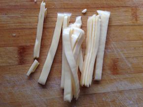 芝士片切成小条