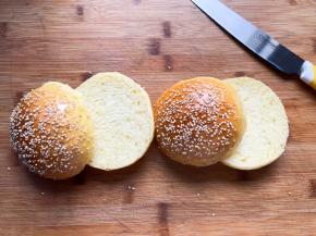 面包从中间切开