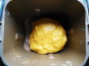 揉好面不用发酵，直接取出整形