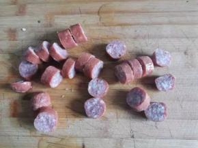 牛肉肠切小段