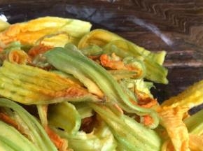 装入大点的容器中