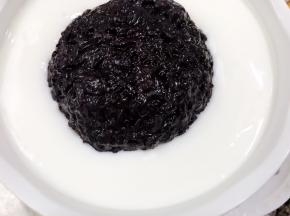 摆入酸奶碗里