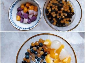 11. 接下来把焖到完全透明的西米捞出，也冲一下凉开水，水果剥皮切块。
12. 最后组合：把琥珀珍珠、水果块，西米、芋圆一起倒入碗中，再把白砂糖倒入椰浆中融化，浇在上面就可以吃啦。也可以在中间加一勺冰淇淋，拌起来吃更凉爽。