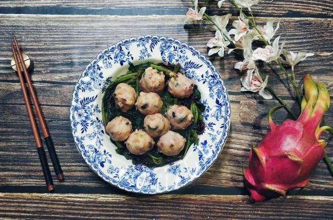 苋菜滚章鱼丸汤