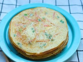 一份有营养的早餐，只需要一碗面粉一个蛋，搅一搅拌一拌，入锅就成饼，10分钟就做好，就是这么简单。