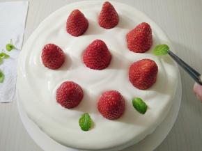 装饰薄荷叶，撒少许糖粉即可。