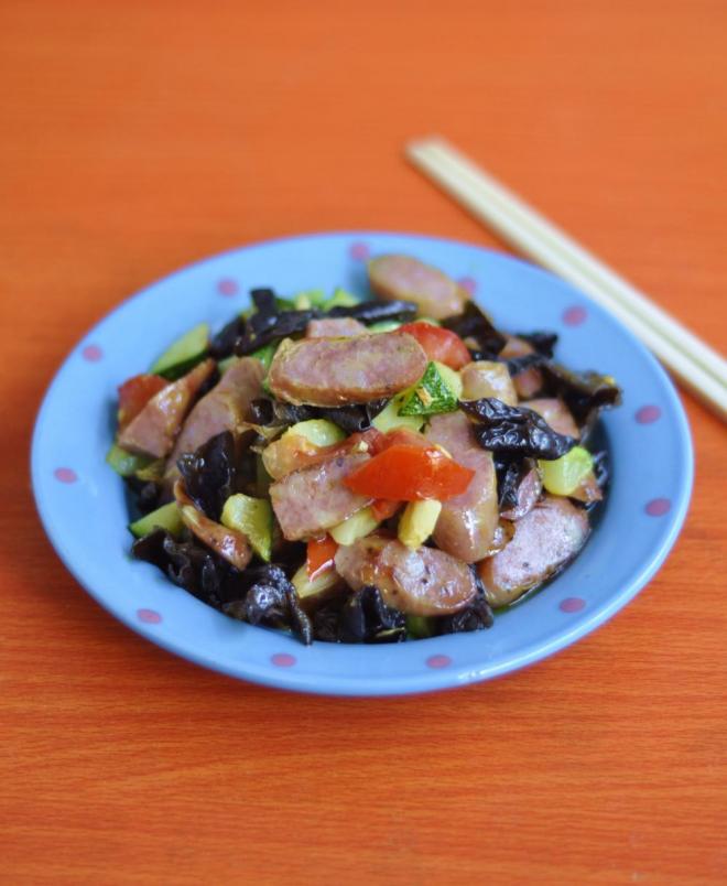 西葫芦木耳炒香肠