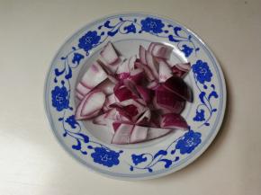 洋葱切成块