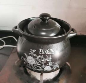 煲大火煮开转中小火两个小时左右加点盐就可以喝了