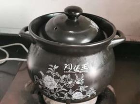 煲大火煮开转中小火两个小时左右加点盐就可以喝了