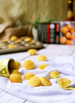 出炉后轻轻一磕即可脱模。