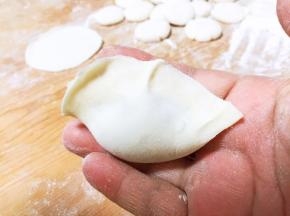 包饺子，形状就看个人喜好了