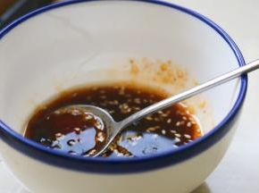 味达美＋生抽＋米醋＋麻油＋辣椒油拌匀