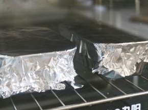 再敷上锡纸，烤箱200度，烤20分钟左右