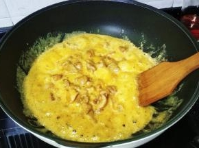 让每一块鸡肉都裹上咸蛋黄即可