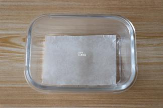 容器底部放一张烘焙用的硅油纸；