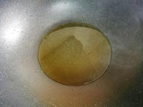 热锅热油。