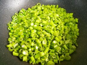 加入空心菜梗。