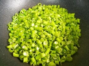 加入空心菜梗。
