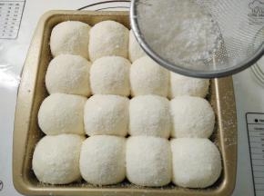 适量椰蓉（如果椰蓉颗粒大过筛一下）。