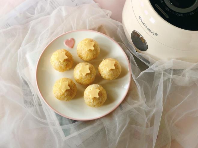 黄金杂粮肉松饭团