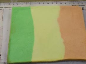 取出蛋糕轻震一下，倒扣放凉。