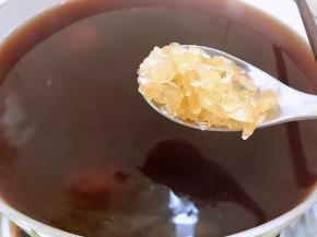 按照个人口味加入冰糖调味