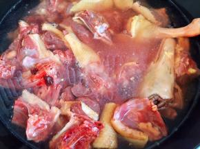 大鹅凉水下锅，焯水去血沫