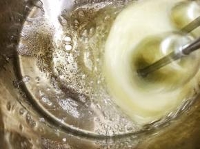 打蛋器中高速开始打发
