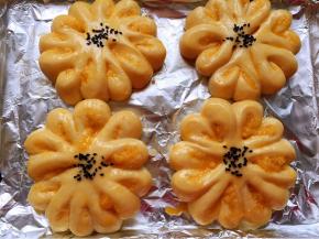 中间点缀黑芝麻