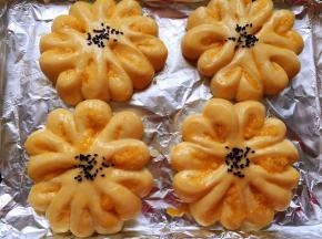 中间点缀黑芝麻