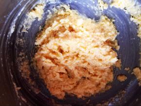 搅拌均匀的椰蓉馅