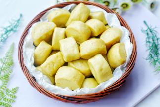 蓬松暄软香香甜甜的牛油果小馒头就做好啦。