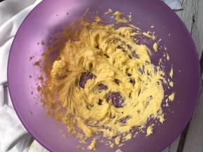 加入淡奶油、炼乳打至混合均匀。